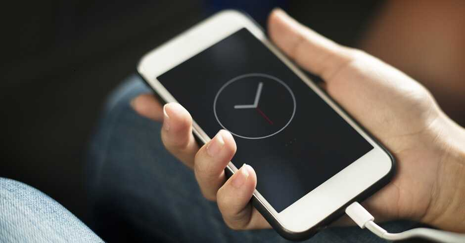 Wymienić baterię czy kupić nowy iPhone? Poradnik dla fanów Apple