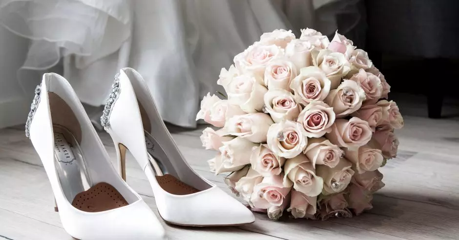 Wyprzedaż sukien ślubnych i butów, czyli gdzie zamówić je tanio i wygodnie online