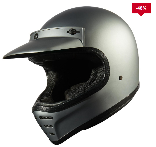 Kask motocyklowy w kolorze szarym i z daszkiem