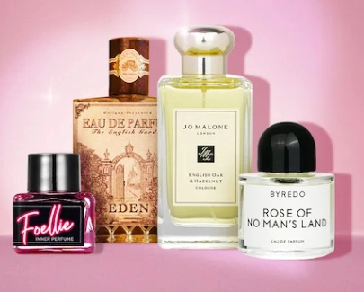 Zestaw kilku zapachów na różowym tle