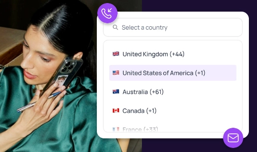 Kobieta w zielonej atłasowej bluzce rozmawiająca przez telefon