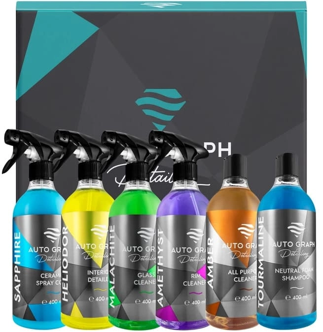 Kosmetyki do auta w różnych kolorach i ze srebrnymi ektykietami