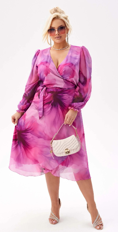 Moda Size Plus - kobieta w sukience