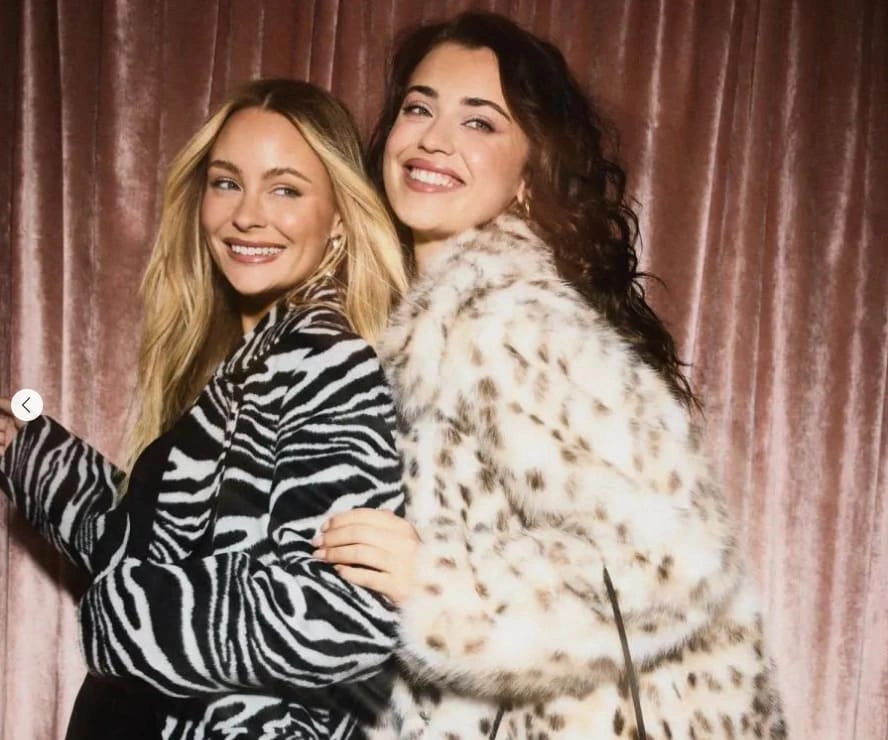 Blondynka i szatynka w czarnym i białym futrze