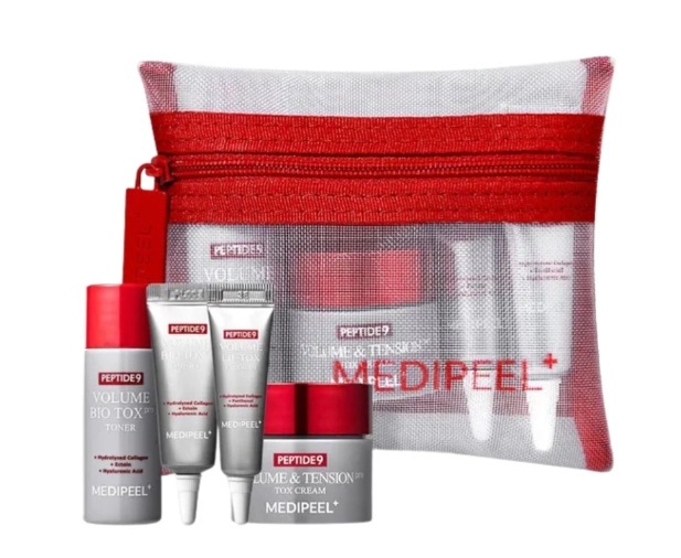 Srebrno-czerwona kosmetyczka z mini kosmetykami