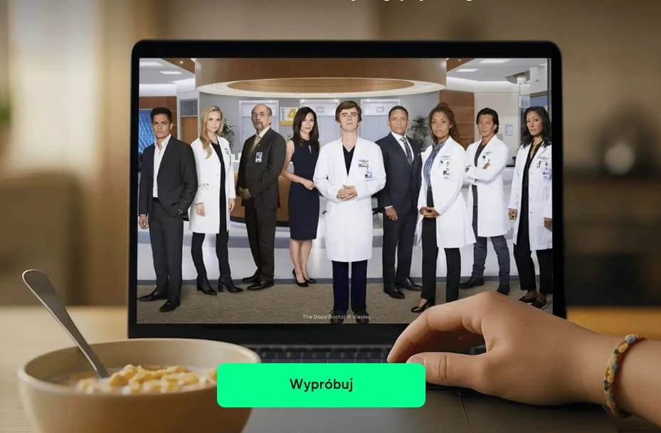 Tablet z serialem Good Doctor na ekranie