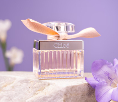 Szklany flakonik perfum Chloe z różową kokardką