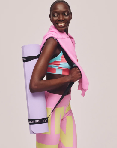 Benetton - ćwicząca kobieta